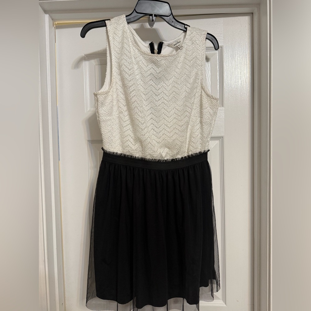 White & Black Fit & Flare Sleeveless Dress for Cocktail, Dances, & Festivals